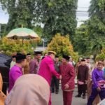 Gubernur Gorontalo Gusnar Ismail Diterima dengan Adat Mopotilolo di Boalemo