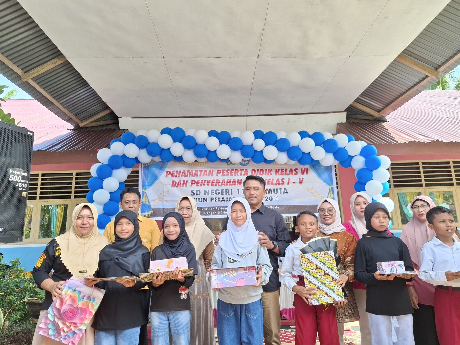 Siswa SDN 11 Tilamuta Didampingi Orang Tua Menerima BIP