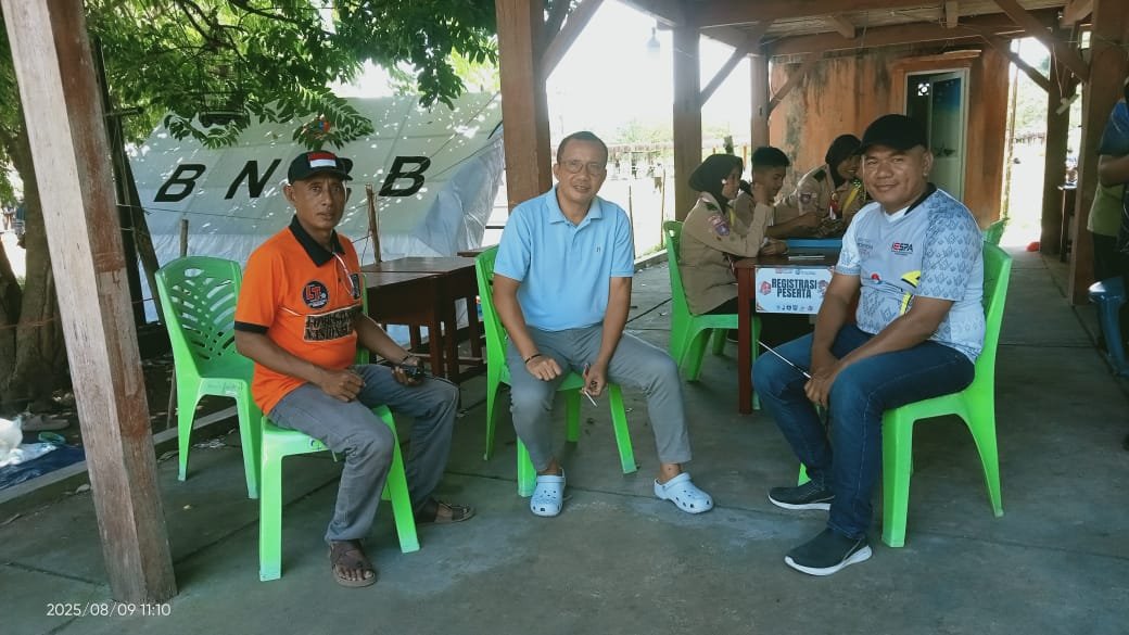 Wakil Bupati Boalemo sekaligus Ketua Kwartir Cabang Gerakan Pramuka Boalemo, Lahmudin Hambali, S.Sos. bersama Ketua Pelaksana Jambore Cabang III Pramuka Boalemo.