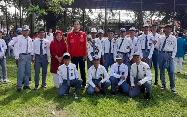 Tampil Memukau, SMA Negeri 2 Tilamuta Raih Juara 1 Gerak Jalan HUT ke-80 RI di Boalemo