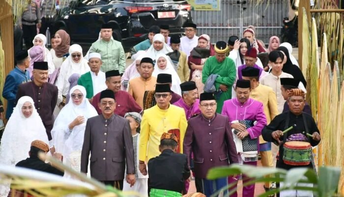 Bupati dan Wakil Bupati Boalemo  Sholat Idul Fitri di Masjid Agung Baiturrahmah