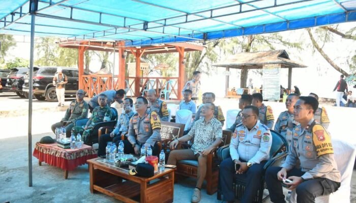 Wabup Boalemo Apresiasi Sinergi TNI-Polri dalam Pengamanan Lebaran di Pantai Bolihutuo