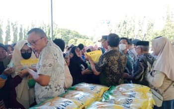 Pangan Murah Polres Boalemo Diserbu, Bupati Rum Pagau dan Wabup Lahmuddin Hambali Hadir Temui Warga