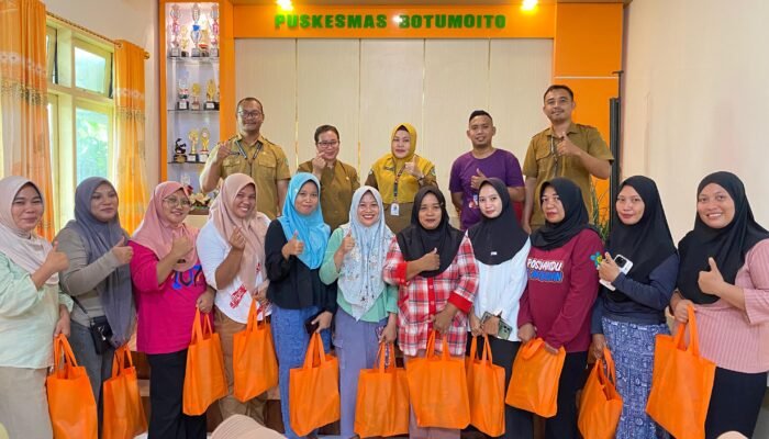 Puskesmas Botumoito Bagikan Paket Lebaran untuk Kader Posyandu sebagai Wujud Apresiasi