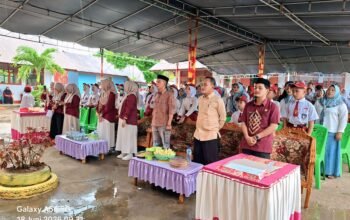Diguyur Hujan, Semangat Tak Surut! Penamatan dan Penyerahan Rapor di SDN 11 Tilamuta Tetap Meriah