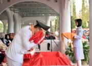 Penghormatan Wakil Bupati Boalemo kepada Sang Merah Putih di Upacara Penurunan Bendera