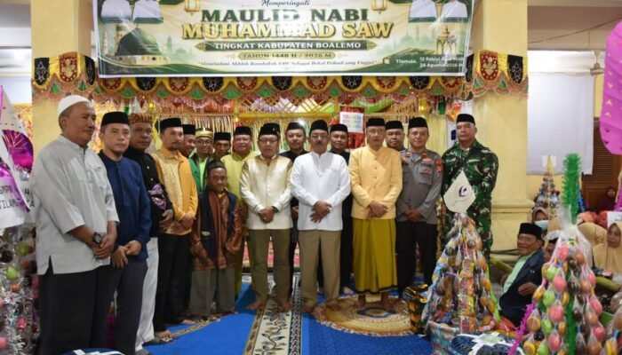 Hadiri Peringatan Maulid Nabi di Masjid Baiturrahmah, Bupati Rum Pagau Ajak Warga Boalemo Perkuat Sinergi Bangun Daerah