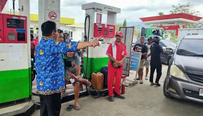 Tertibkan Antrean dan Distribusi BBM, Bupati Rum Pagau Instruksikan Prioritas Mobil Lintas Daerah di SPBU Lamu